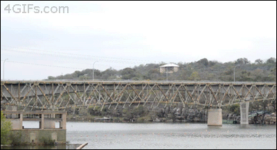 A demolição de uma ponte nos EUA